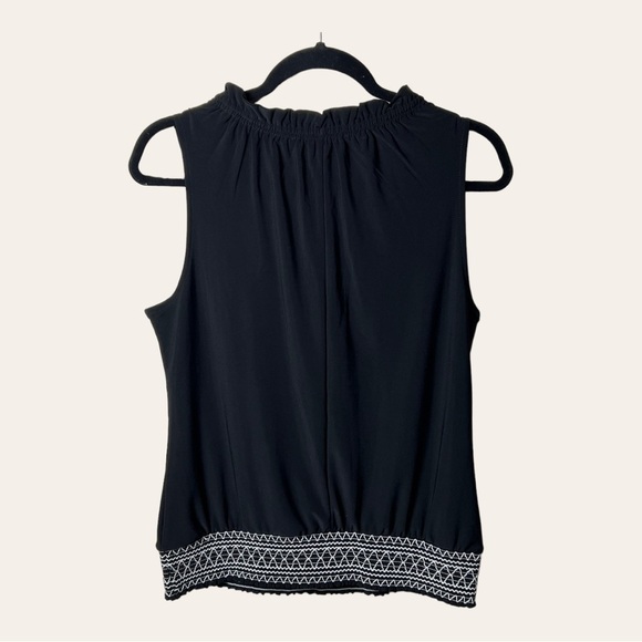 0758. WHITE HOUSE BLACK MARKET SLEEVELESS TOP SIZE SMALL BLACK/WHITE - Picture 9 of 12